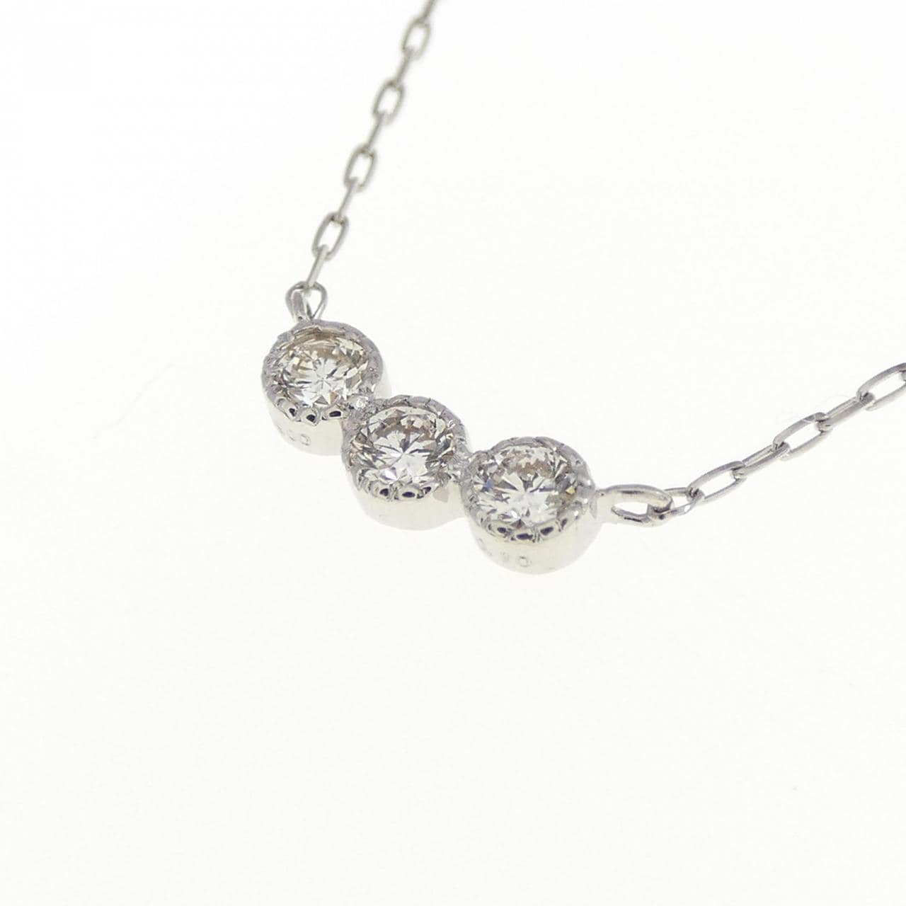 [BRAND NEW] PT Diamond Necklace 0.10CT