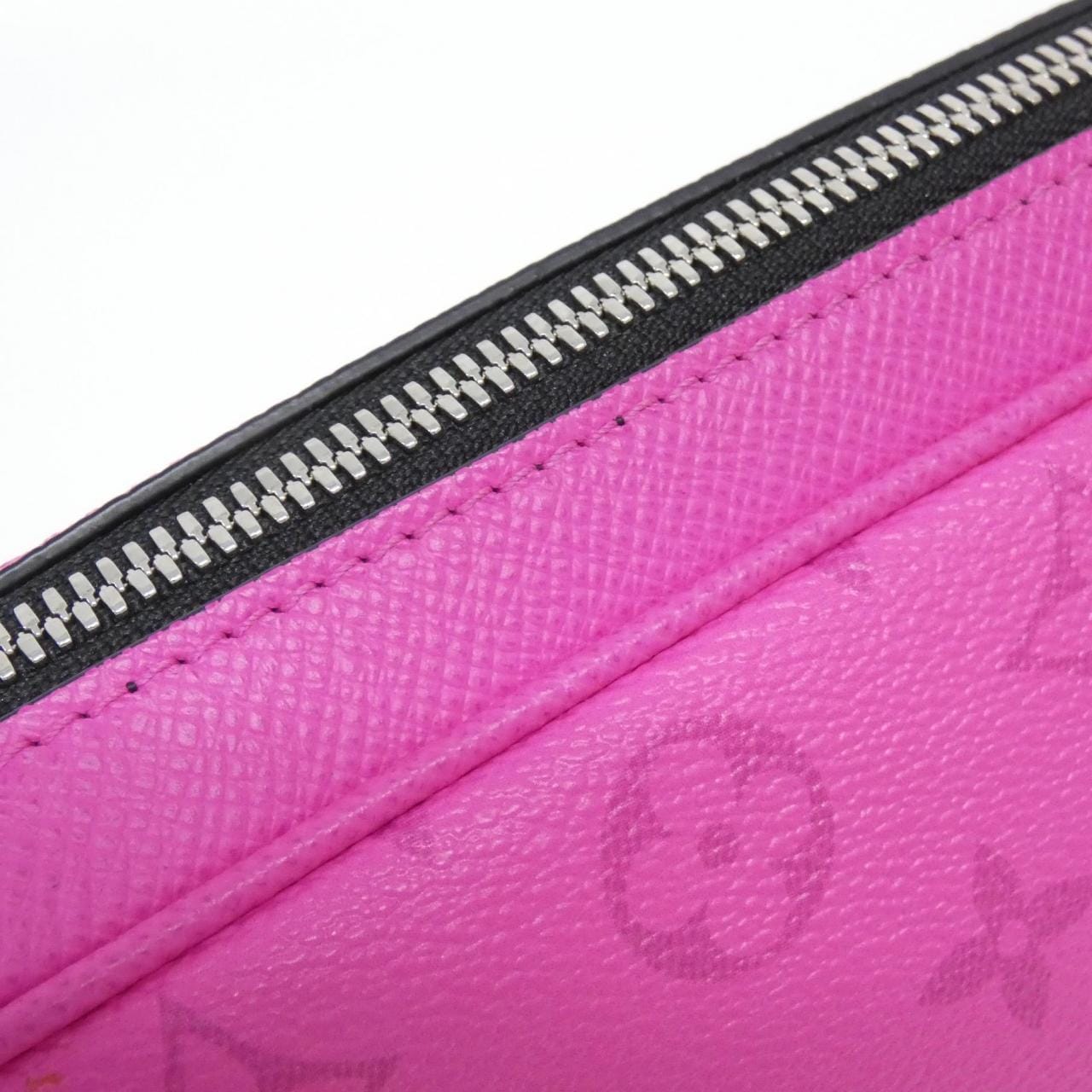 ルイヴィトン タイガ ラマ アウトドア メッセンジャー M30765 ショルダーバッグ