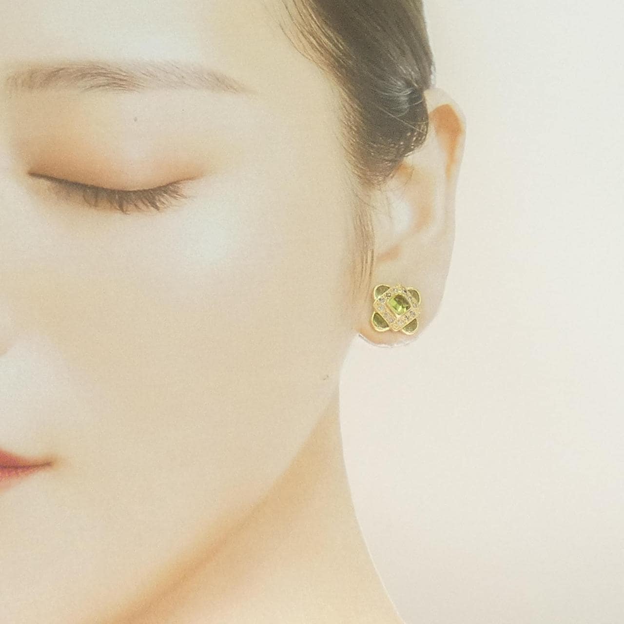 K18YG ペリドット ピアス
