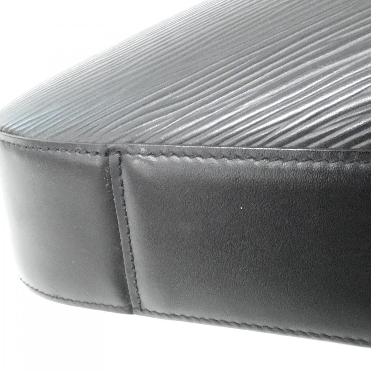 ルイヴィトン エピ レヴリ M52162 ショルダーバッグ