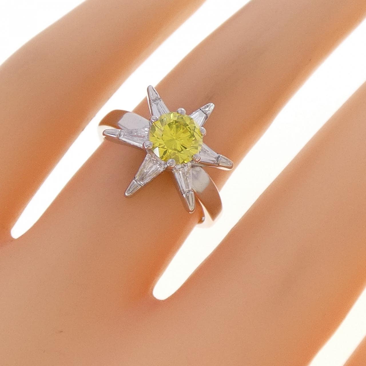 PT900 ダイヤモンド リング 0.704CT