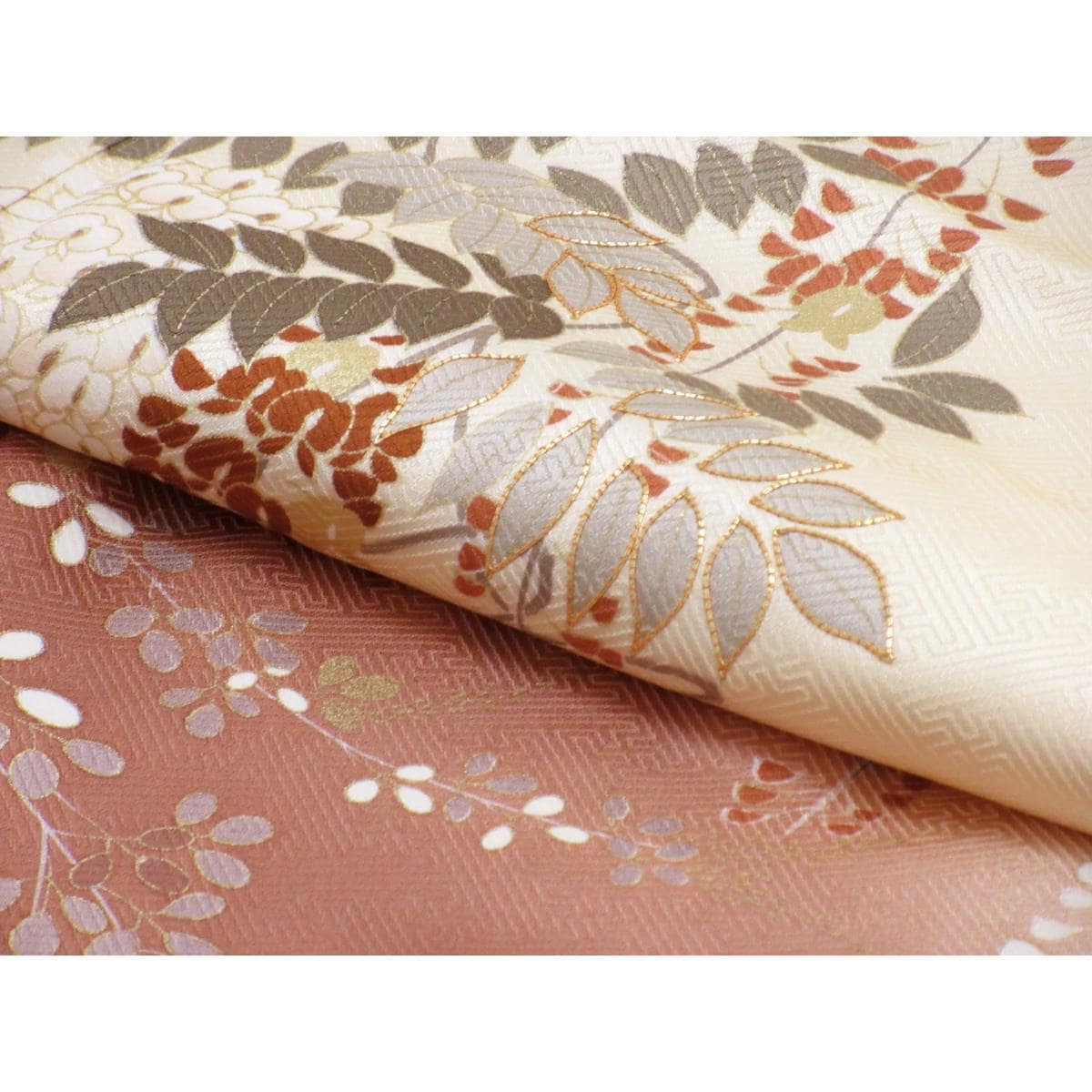 訪問着　友禅金彩加工　刺繍入り