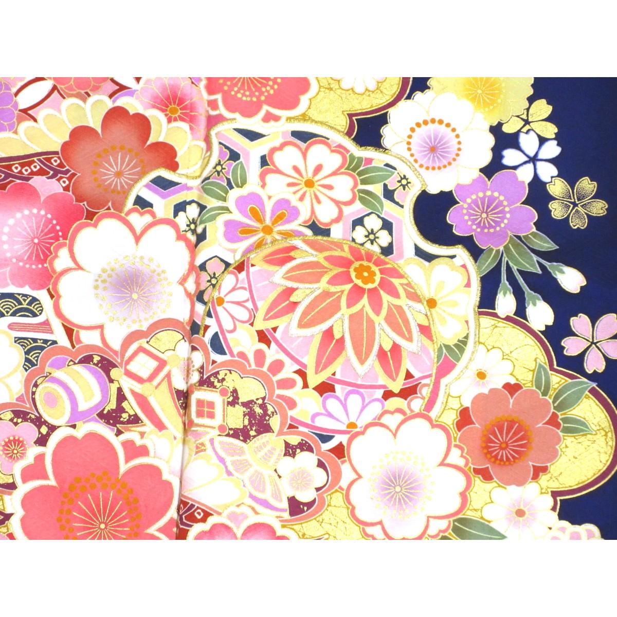 振袖　友禅金彩加工　刺繍入り