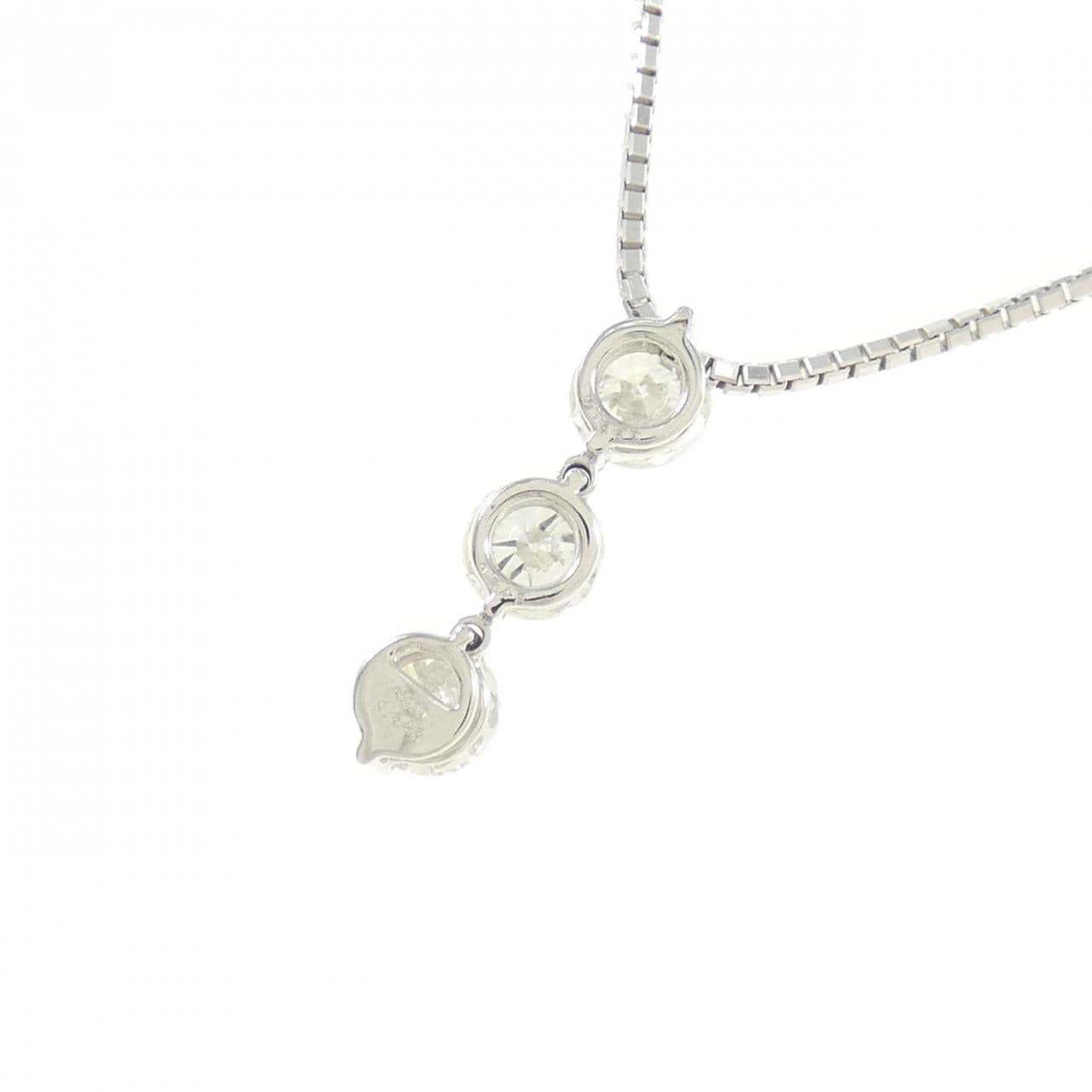 PT900/K18WG スリーストーン ダイヤモンド ネックレス 1.661CT