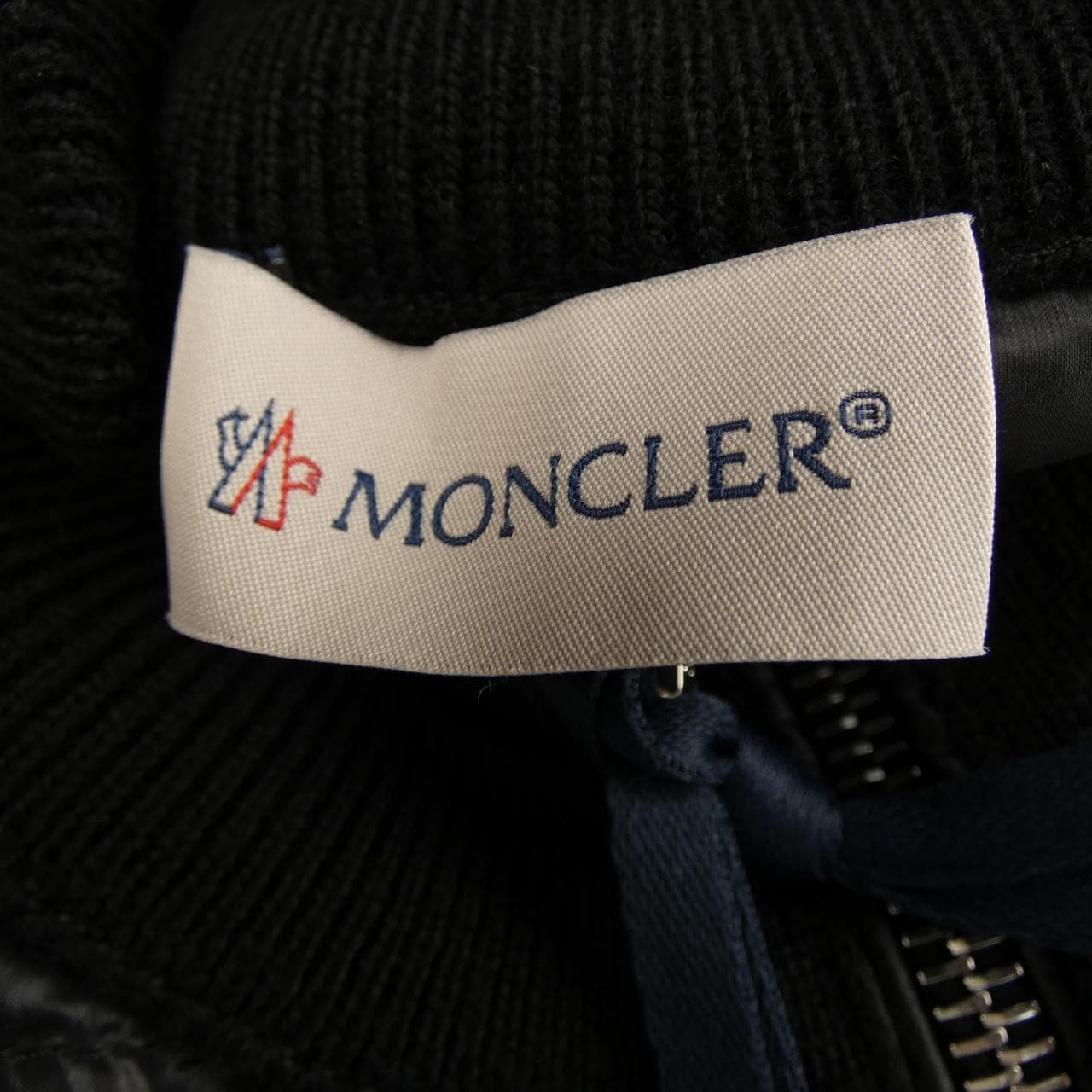 モンクレール MONCLER 10939B00025 ダウンジャケット