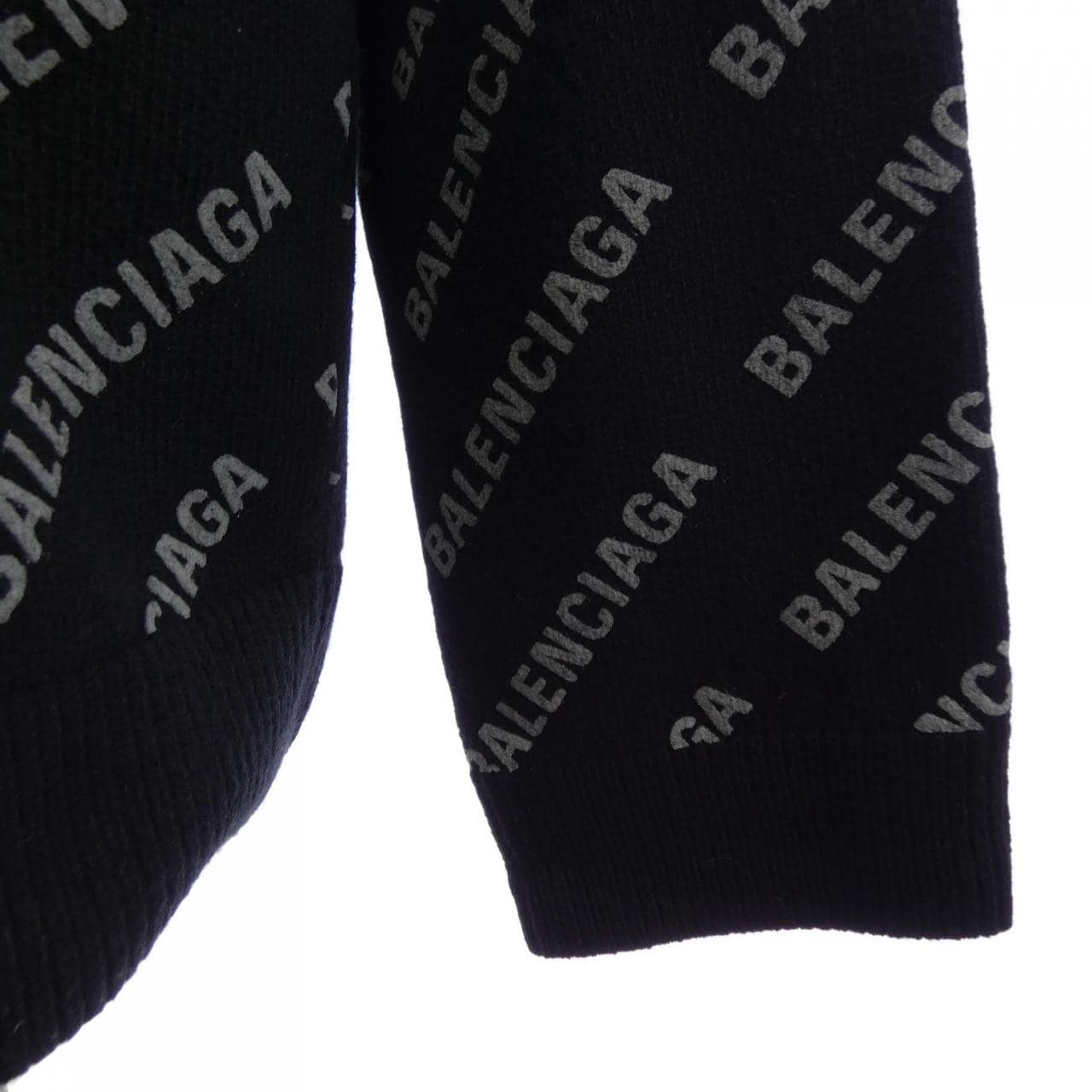 バレンシアガ BALENCIAGA WARDROBE 702959 T4127 ニット