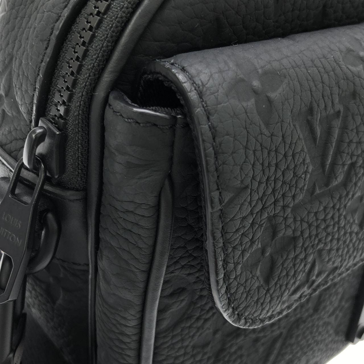 ルイヴィトン トリヨン モノグラム Sロック メッセンジャー M58489 ショルダーバッグ