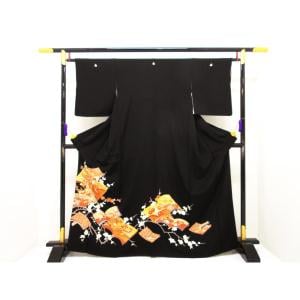 留袖　友禅金彩加工　刺繍入り　三ツ柏　裄丈Ｓ寸