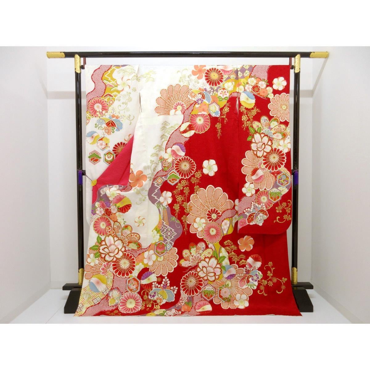 振袖　友禅金彩加工　刺繍入り