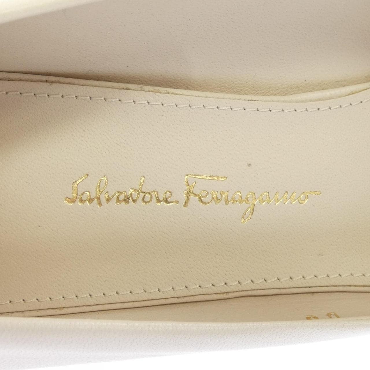 サルヴァトーレフェラガモ SALVATORE FERRAGAMO ZERI 70 パンプス