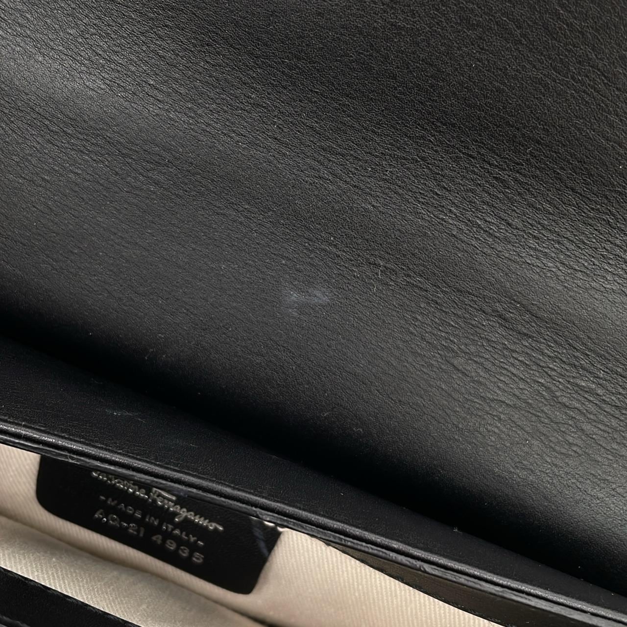 サルヴァトーレフェラガモ 21 4935 ショルダーバッグ