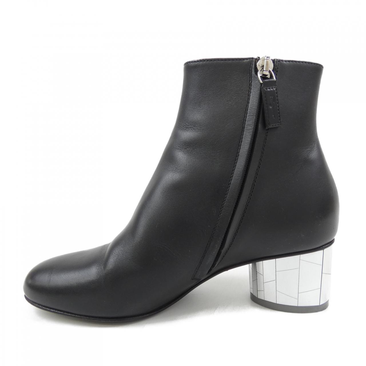 サルヴァトーレフェラガモ SALVATORE FERRAGAMO ブーツ