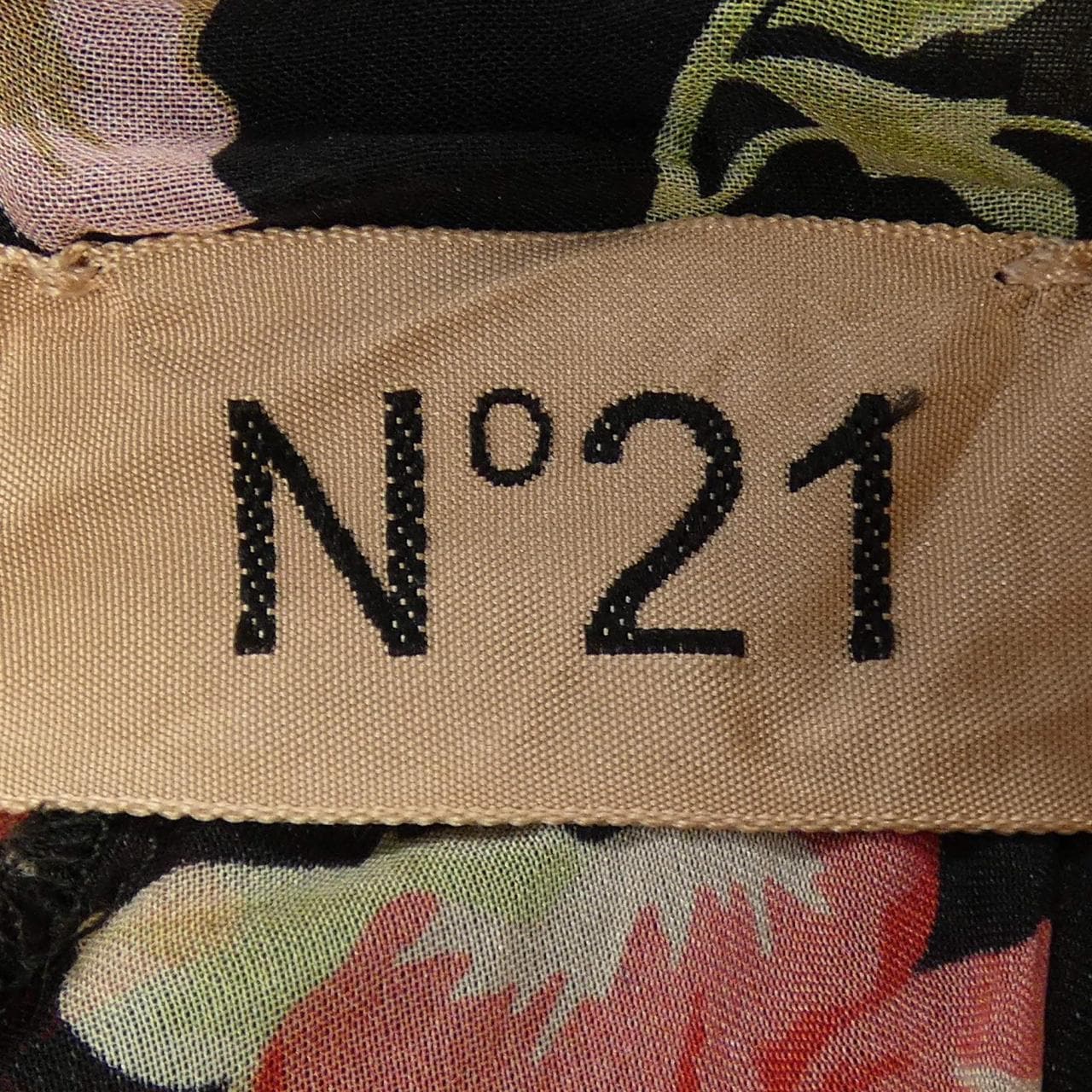 ヌメロヴェントゥーノ N°21 トップス