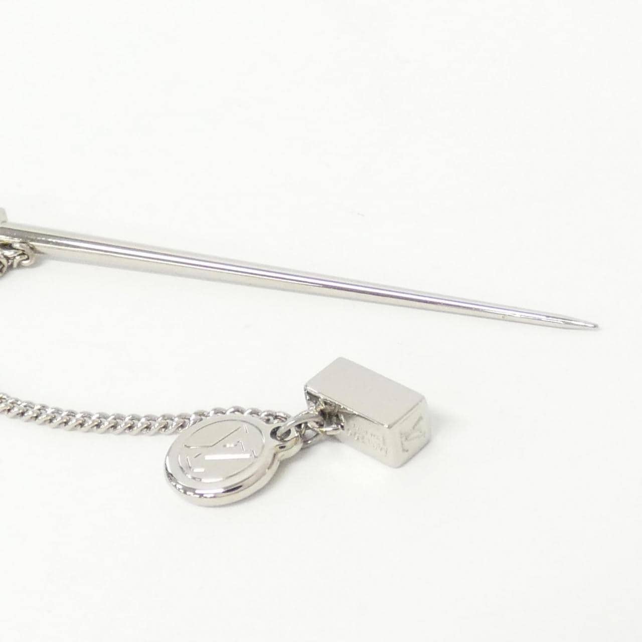 ルイヴィトン チャームブローチ トラベラースタンプス MP1799 ブローチ