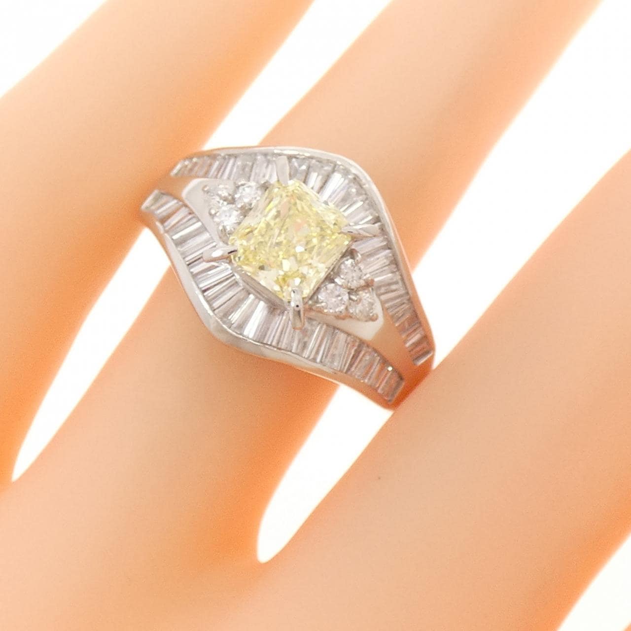 PT900 ダイヤモンド リング 1.113CT FY I1 ファンシーカット