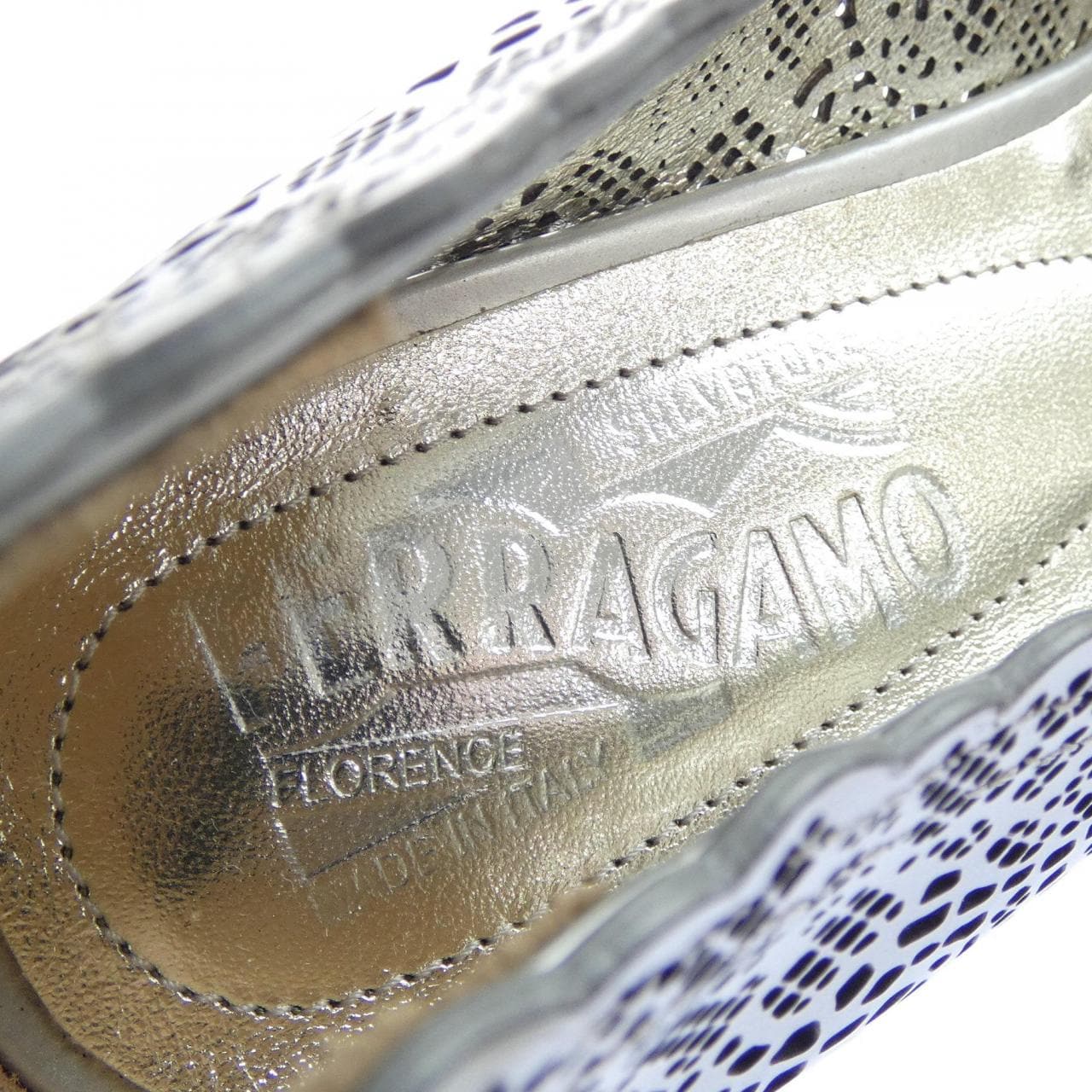 サルヴァトーレフェラガモ SALVATORE FERRAGAMO フラットシューズ