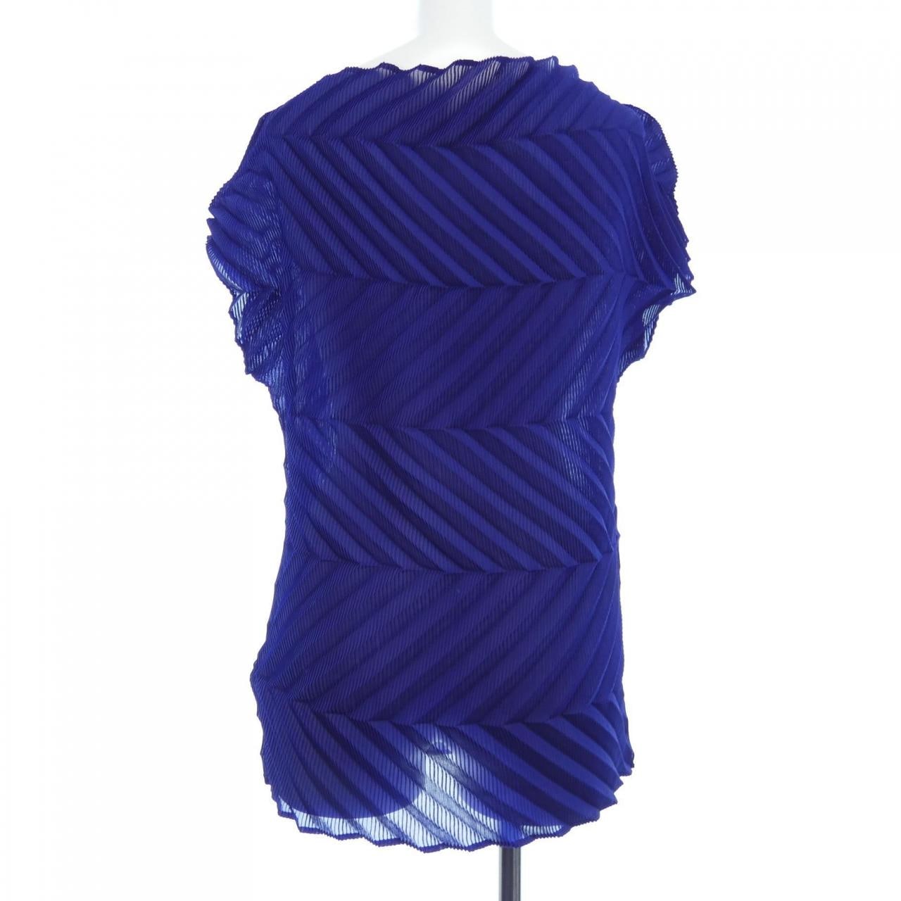 ミーイッセイミヤケ me ISSEY MIYAKE トップス