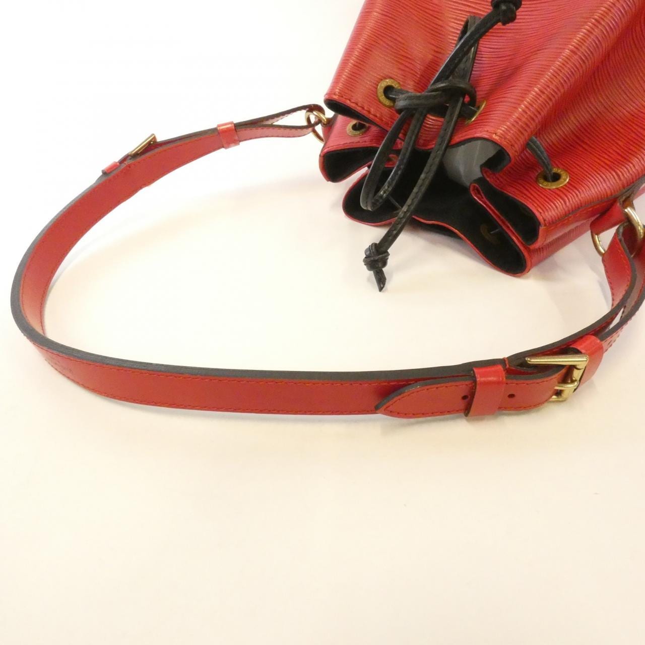 ルイヴィトン エピ ノエ M44007 ショルダーバッグ