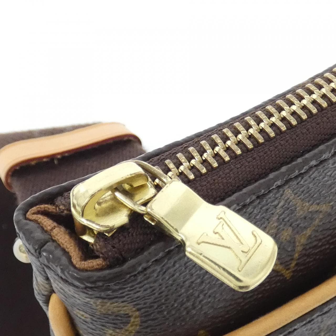 LOUIS VUITTON Monogram Pochette Valmy M40524 单肩包