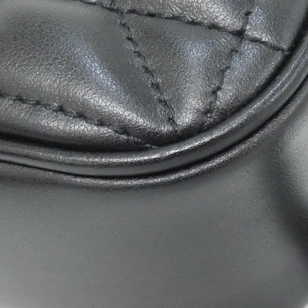 グッチ GG MARMONT 447632 UM8BN ショルダーバッグ