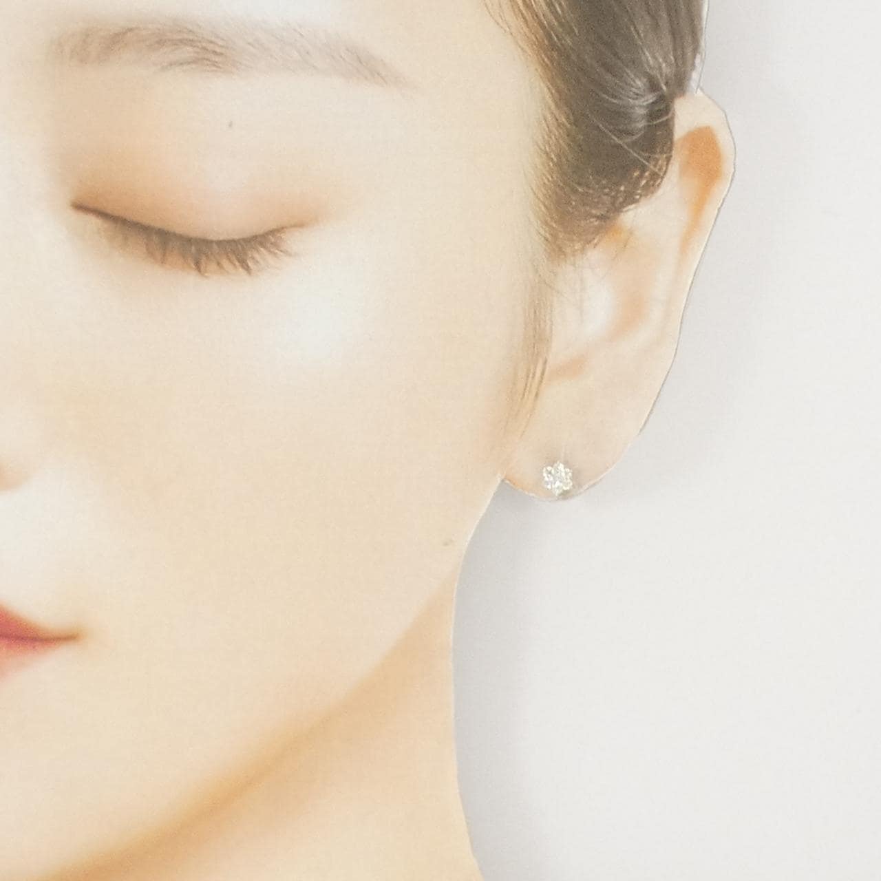 K18WG フラワー ダイヤモンド ピアス 0.30CT