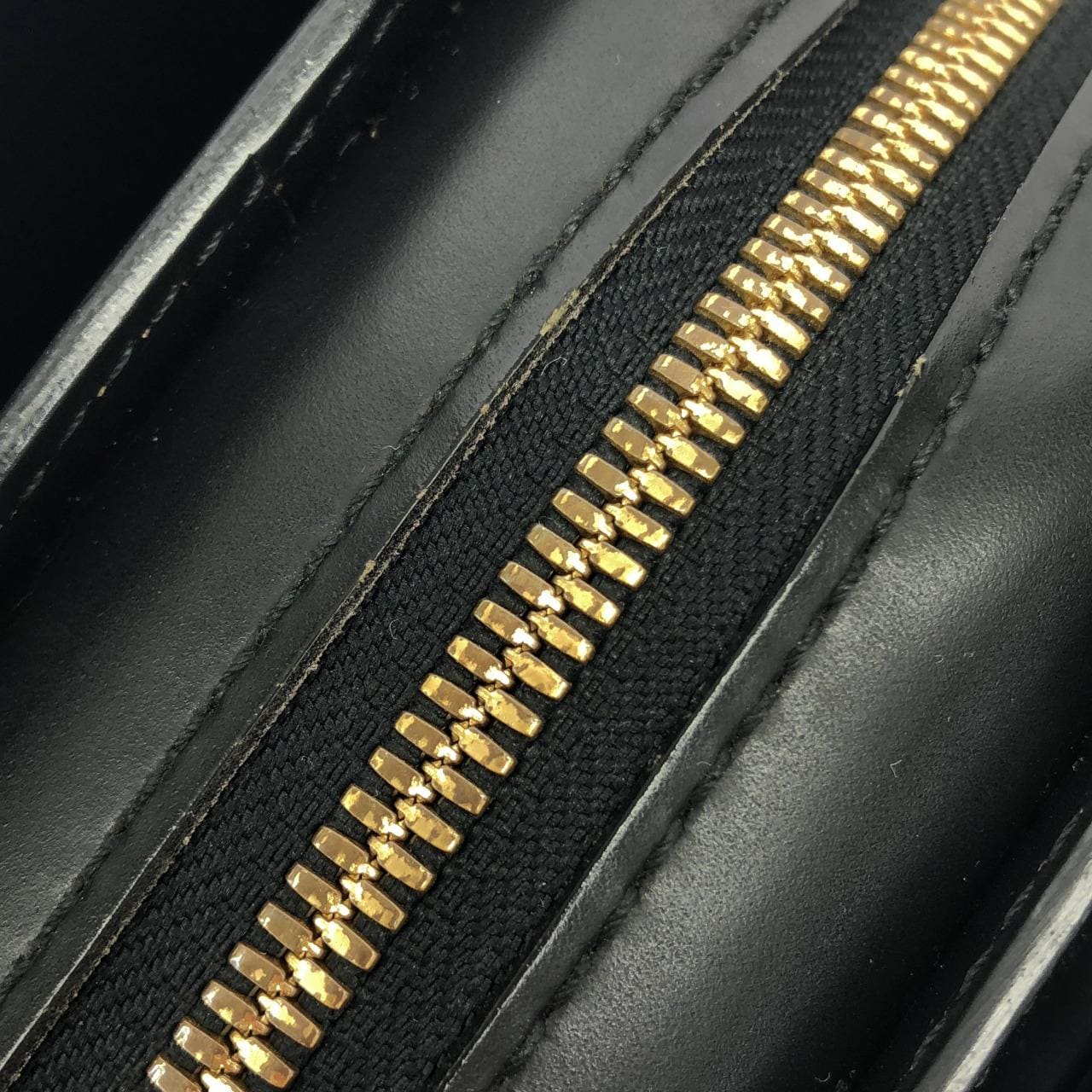 ルイヴィトン エピ ポンヌフ M52052 バッグ