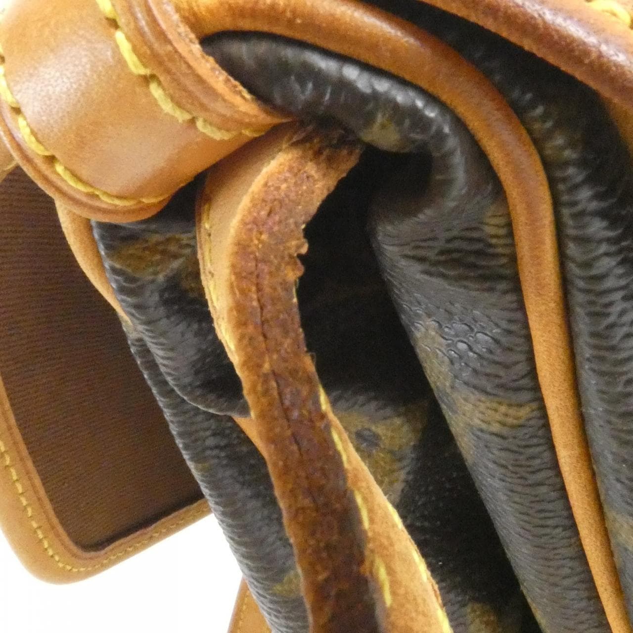 ルイヴィトン モノグラム ソミュール 30cm M42256 ショルダーバッグ