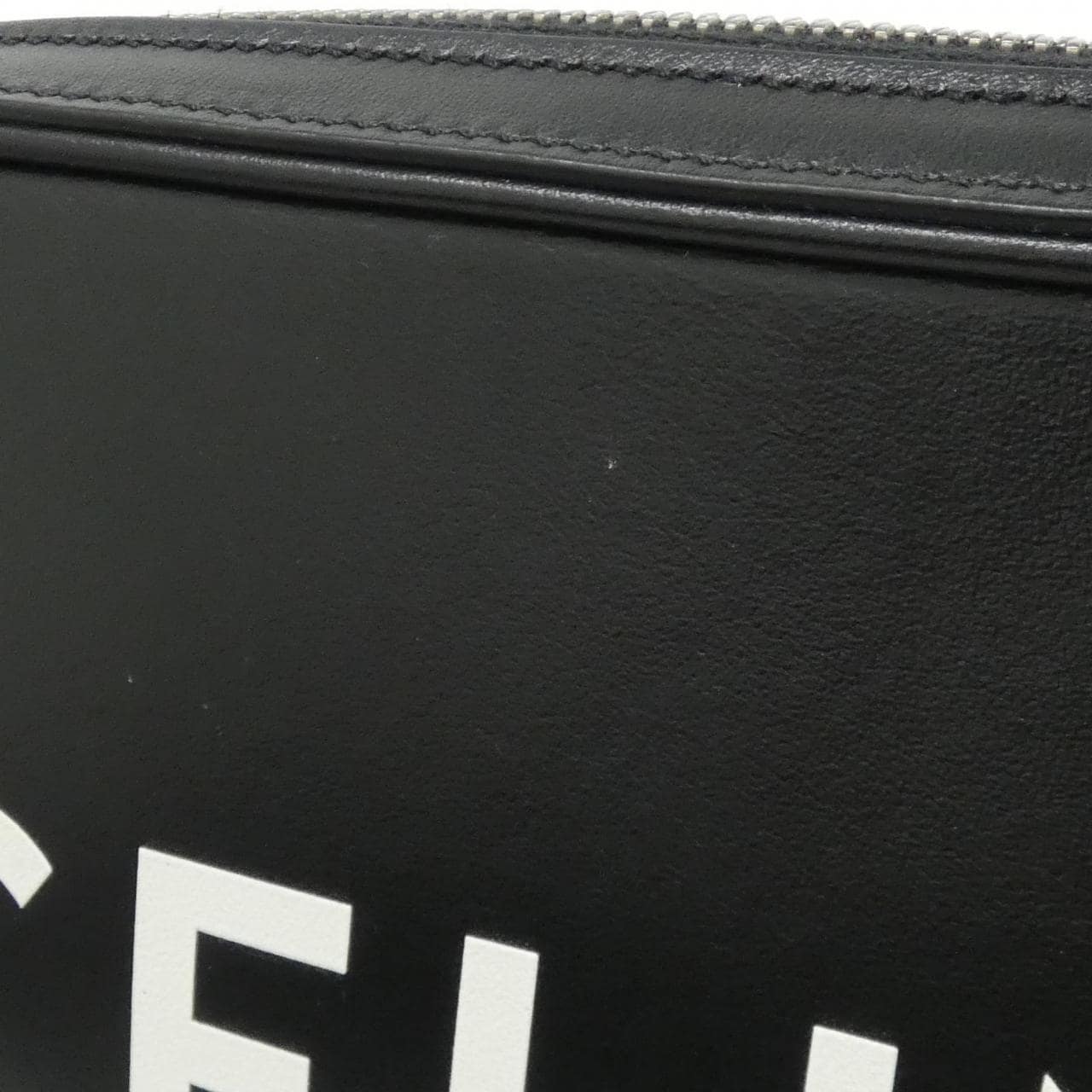 CELINE横向邮差包 194503DOT 单肩包