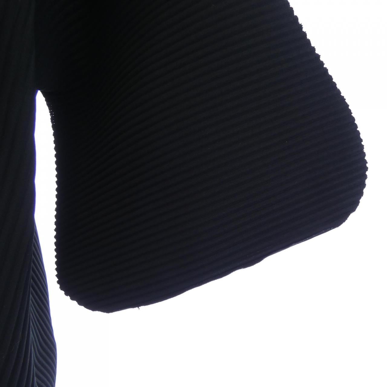 ミーイッセイミヤケ me ISSEY MIYAKE MI52KK371 トップス