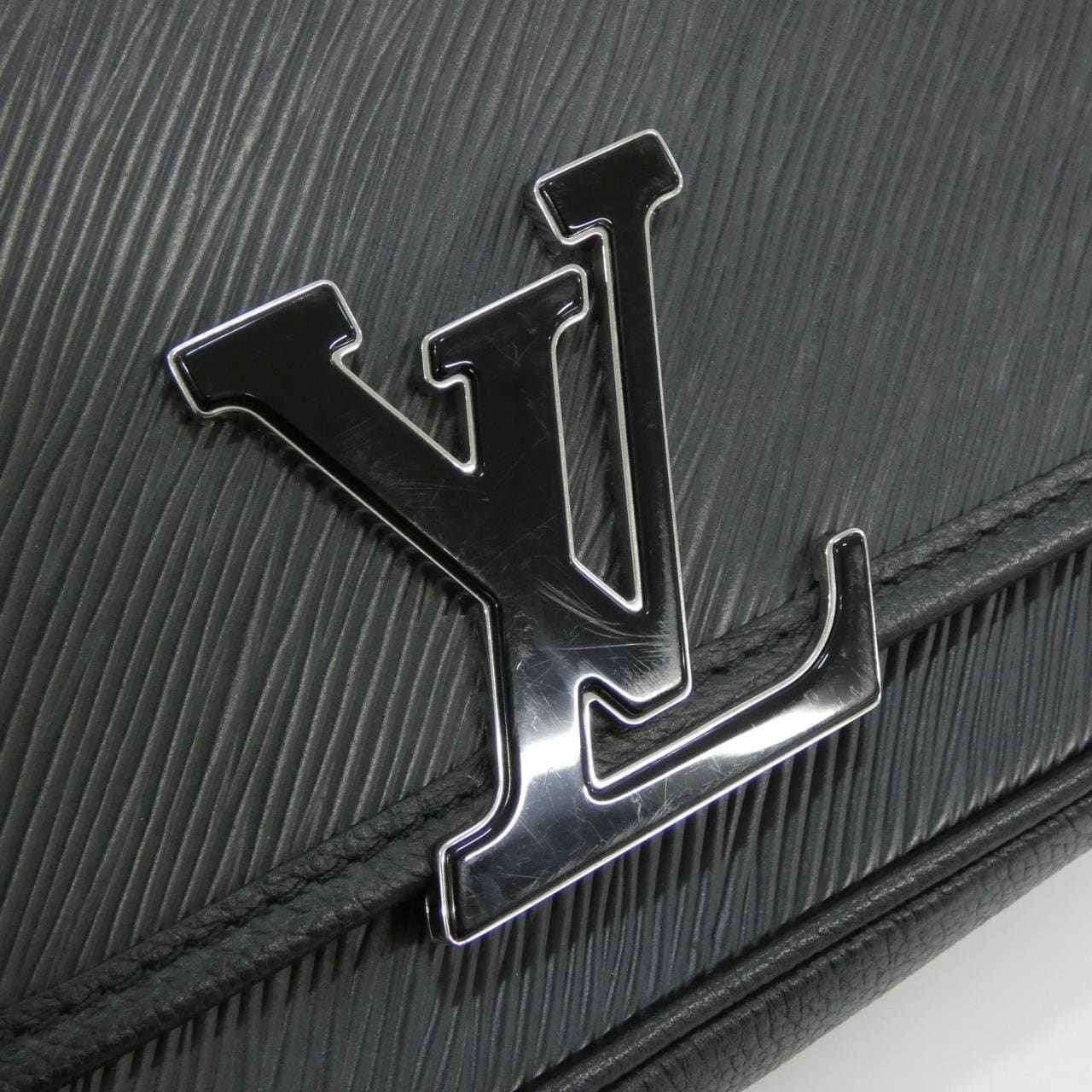 ルイヴィトン エピ ビュシ M59386 ショルダーバッグ