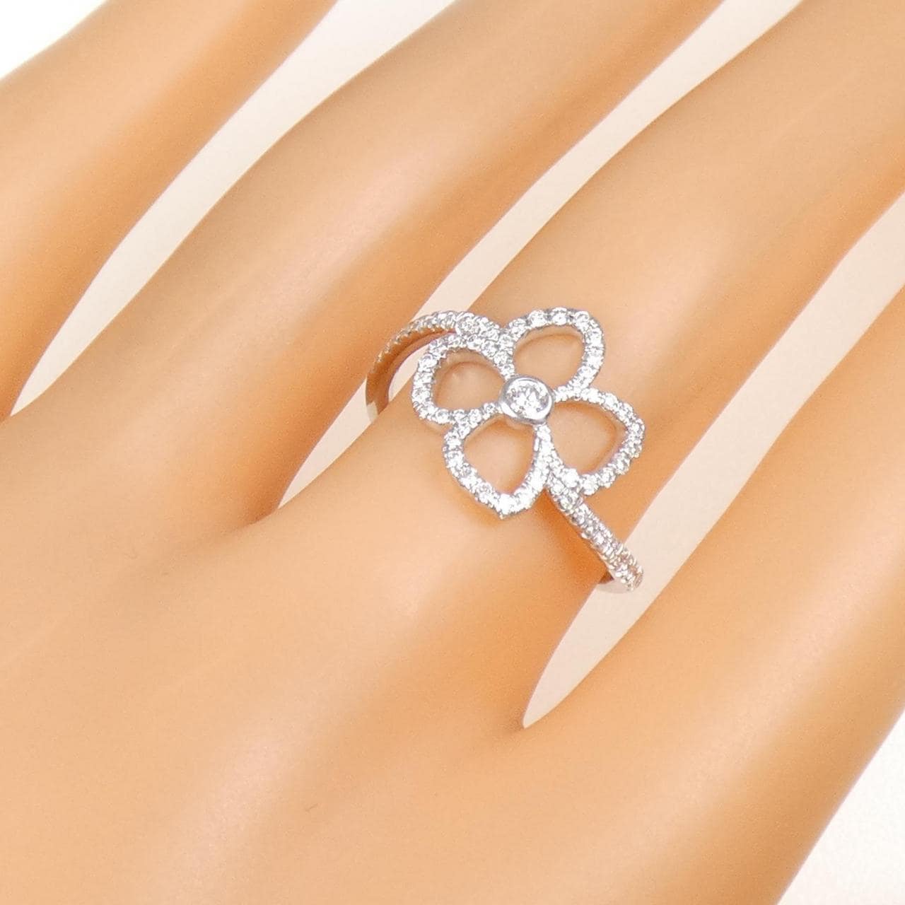 750WG フラワー ダイヤモンド リング 0.05CT