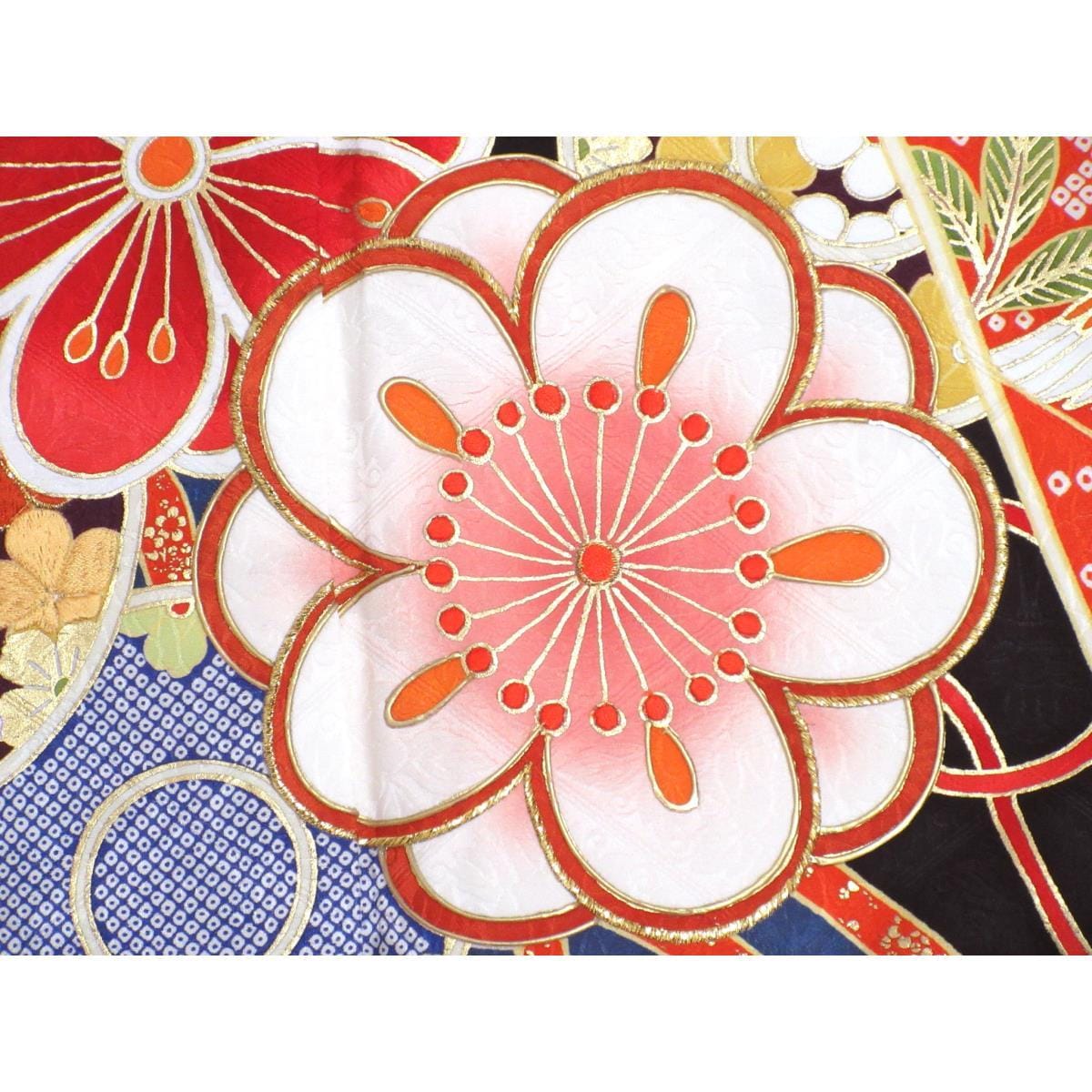振袖　友禅金彩加工　刺繍入り