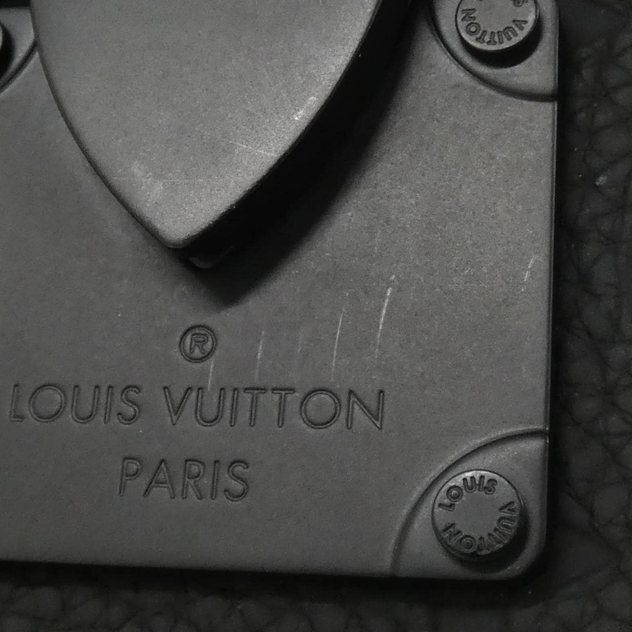 LOUIS VUITTON Taurillon Monogram竖版Trunk 可穿戴钱包 M82070 单肩包