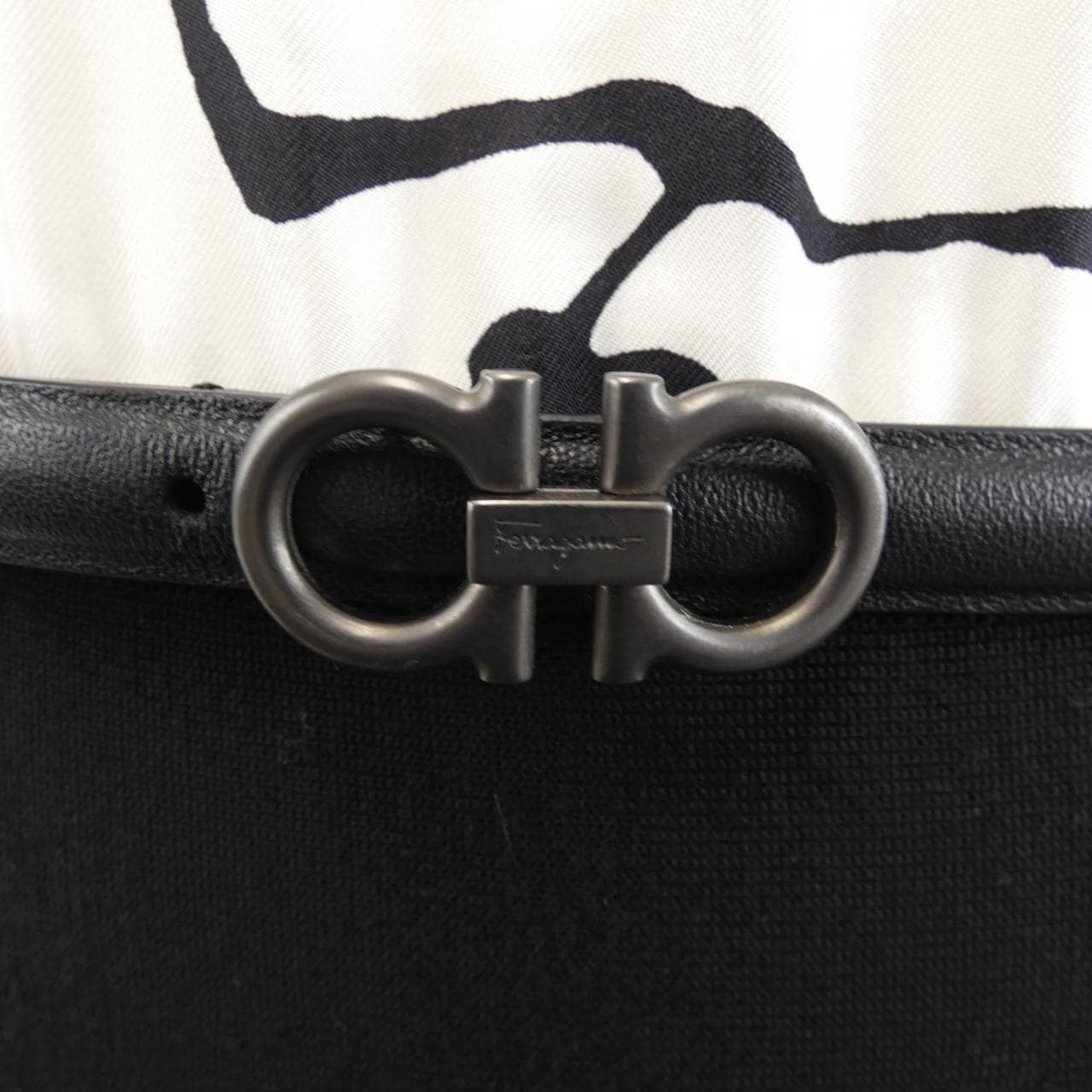 薩爾瓦托雷‧菲拉格慕SALVATORE FERRAGAMO薩爾瓦托雷‧菲拉格慕 (Salvatore Ferragamo) 一件