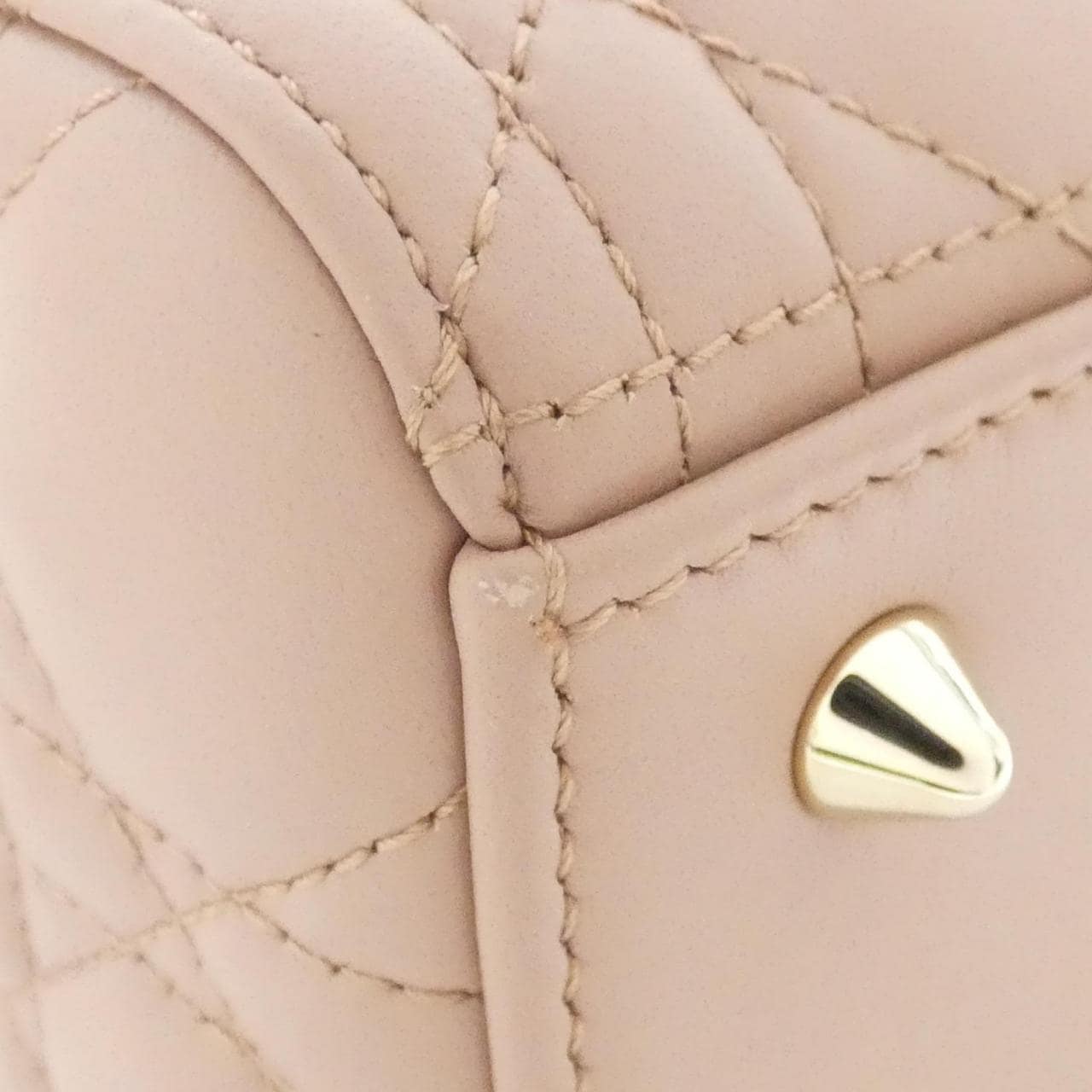 Christian DIOR Lady DIOR中 M0565ONGE 包