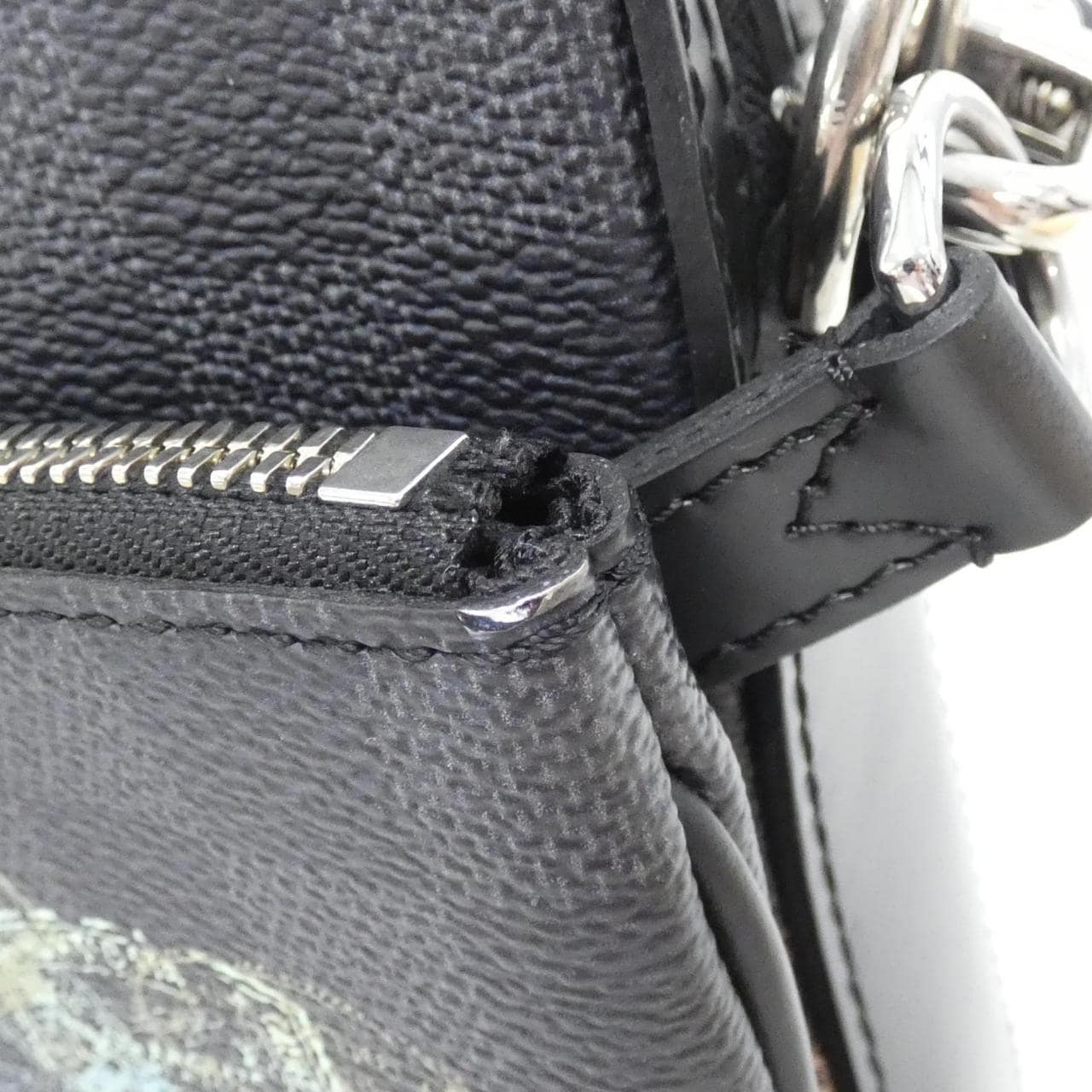 ルイヴィトン ダミエ グラフィット スタンプ トリオ メッセンジャー N58040 ショルダーバッグ