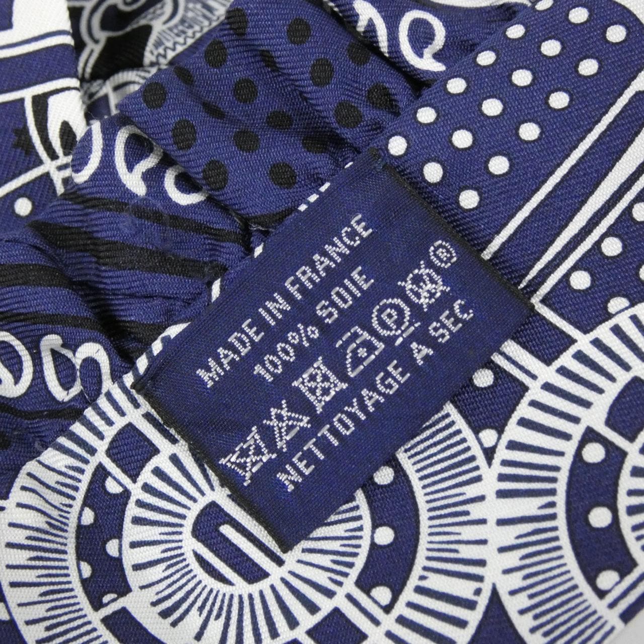 エルメス EPERON D'OR BANDANA ツイリー フリル 852978S スカーフ