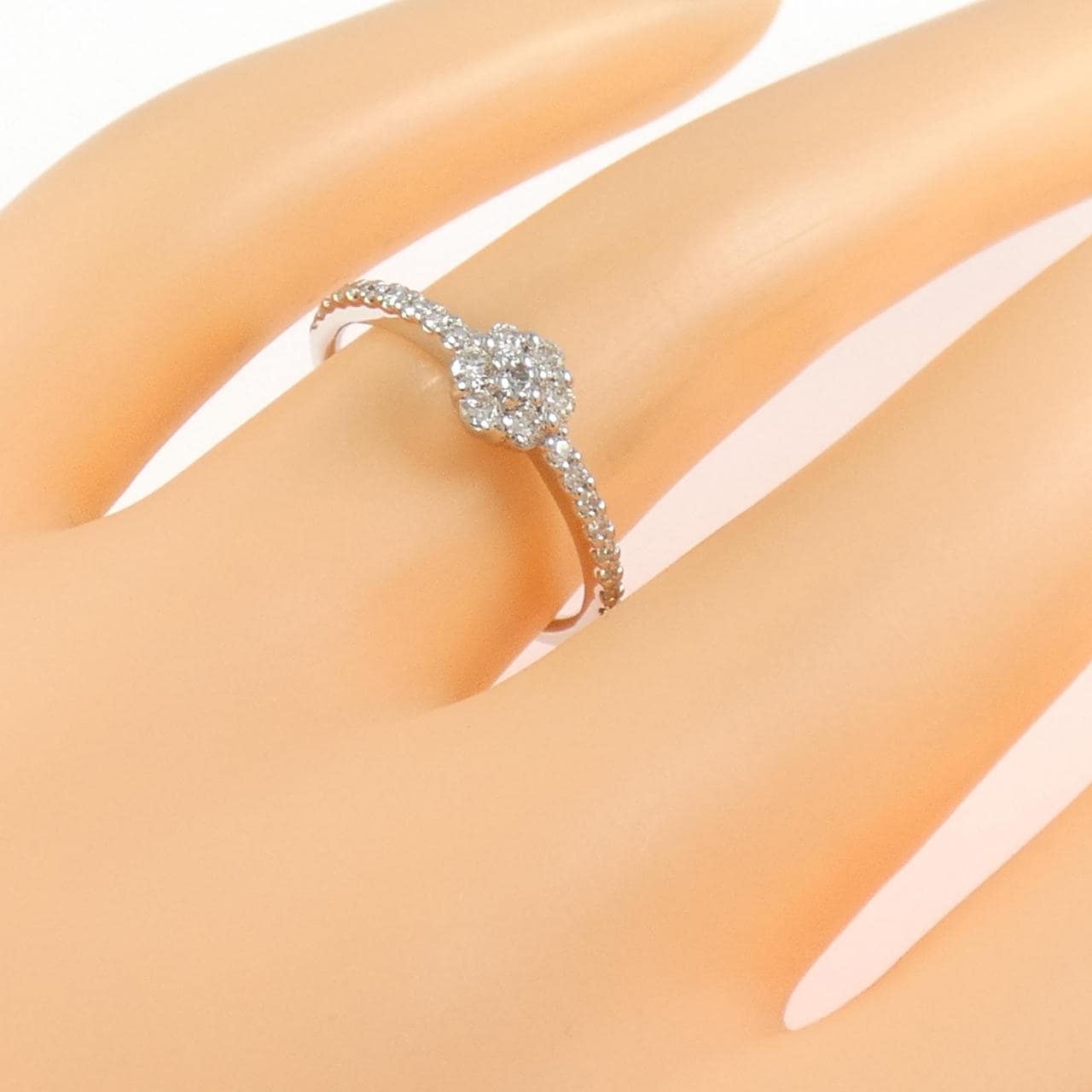 PT900 フラワー ダイヤモンド リング 0.30CT