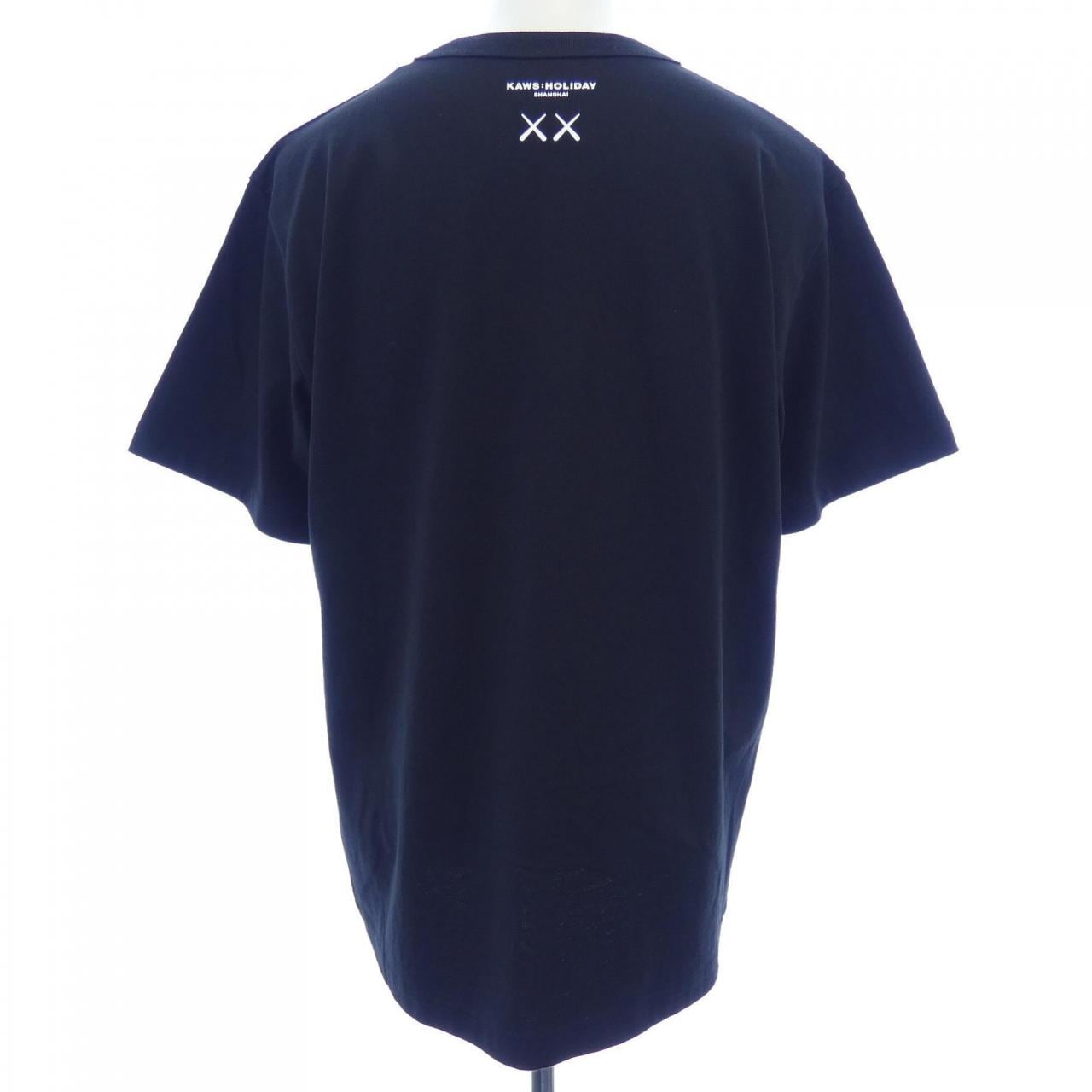 サカイ SACAI KAWS HOLIDAY XX Tシャツ