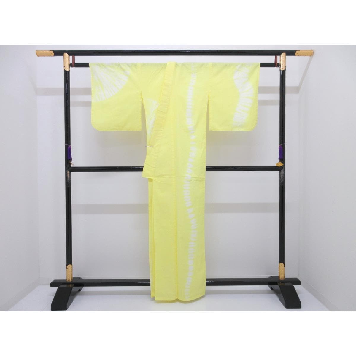 【新品】女ゆかた　絞り加工　Ｍサイズ