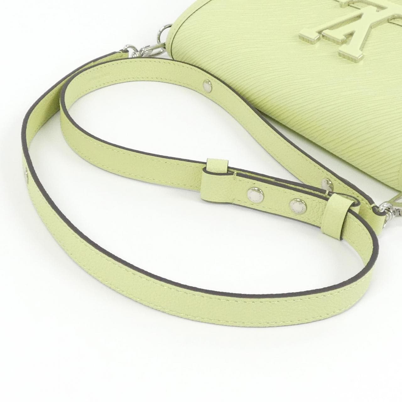 ルイヴィトン エピ ビュシ M22960 ショルダーバッグ