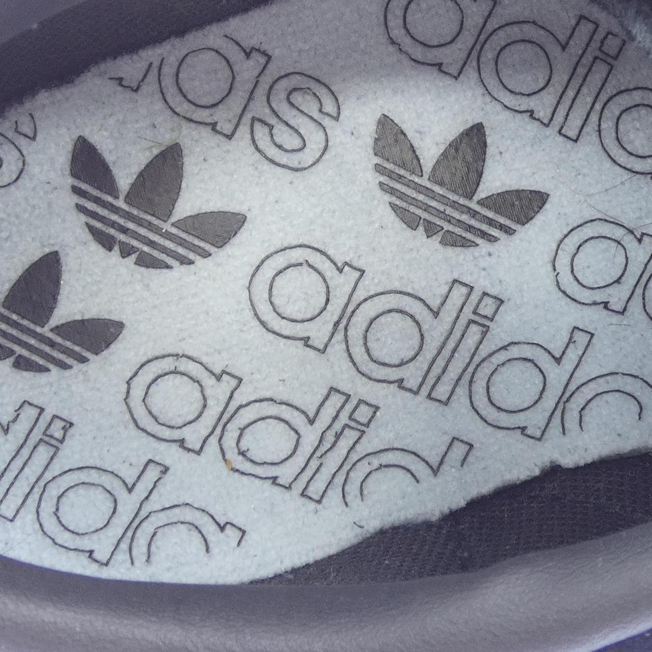 アディダス ADIDAS HP3675 スニーカー