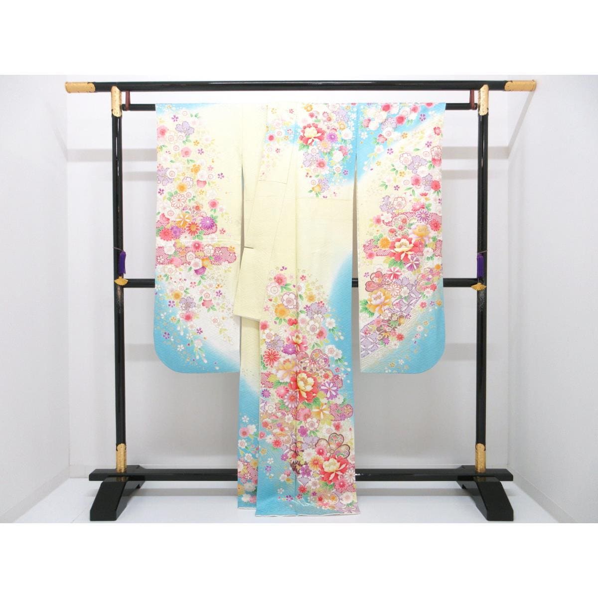 振袖　友禅金彩加工　刺繍入りボカシ染