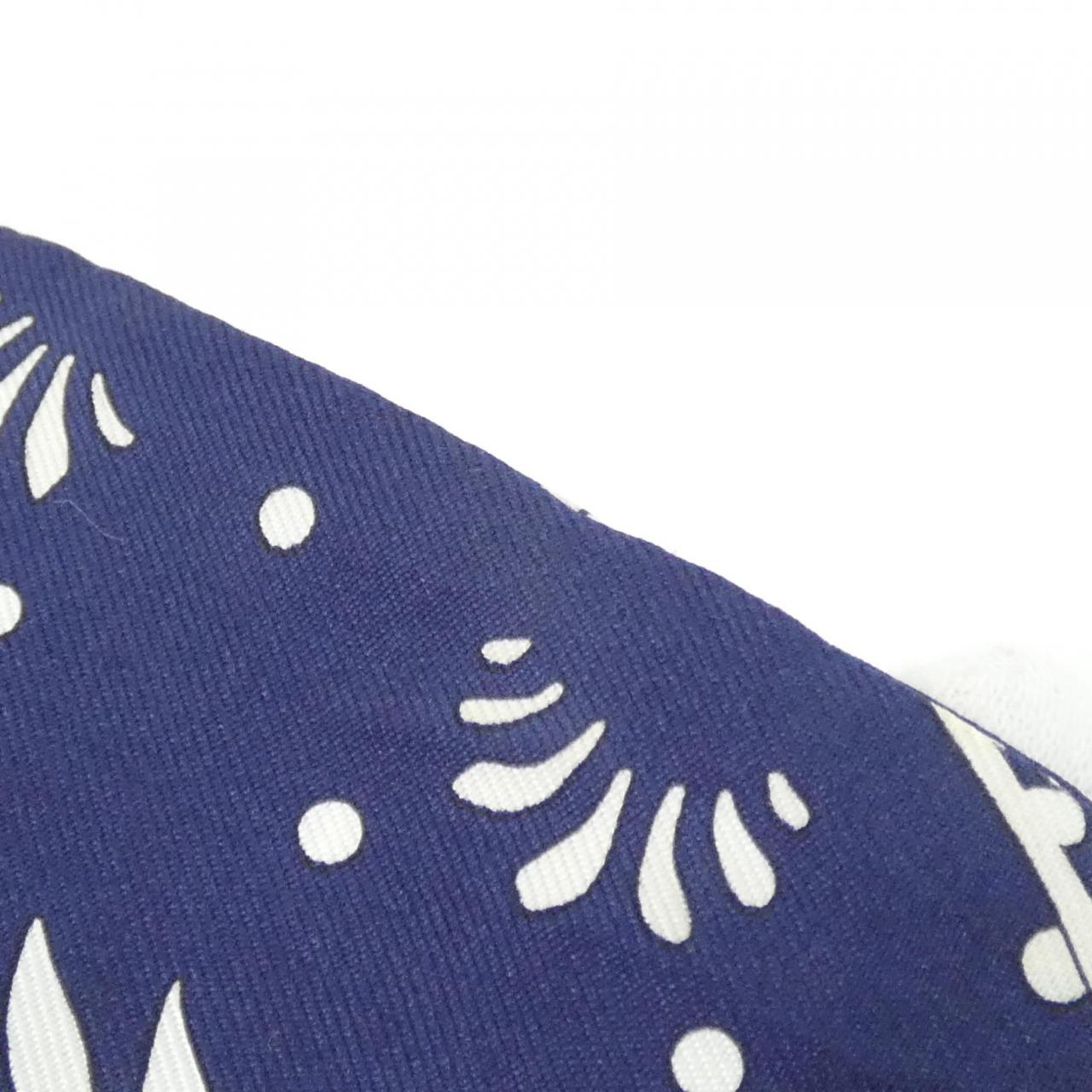 エルメス LES LEOPARDS BANDANA ツイリー 063350S スカーフ