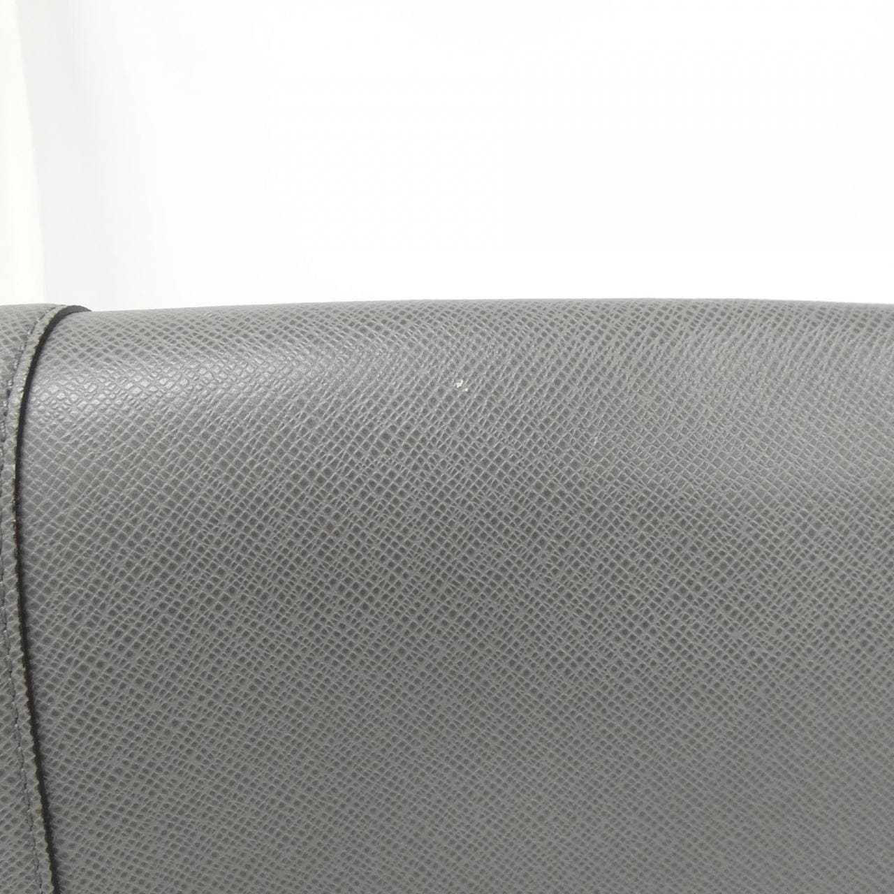 ルイヴィトン タイガ ニュー フラップ メッセンジャー M30808 ショルダーバッグ