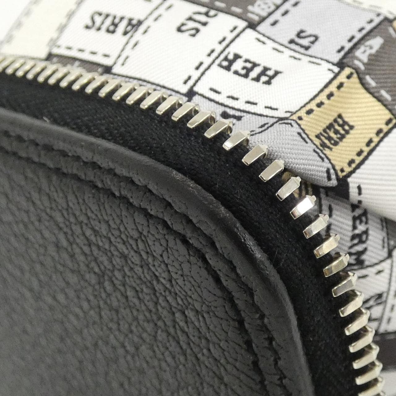 エルメス BOLDUC シルキー ポップ 051561CK バッグ