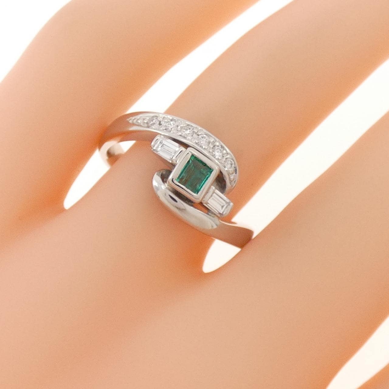 PT900 エメラルド リング 0.16CT