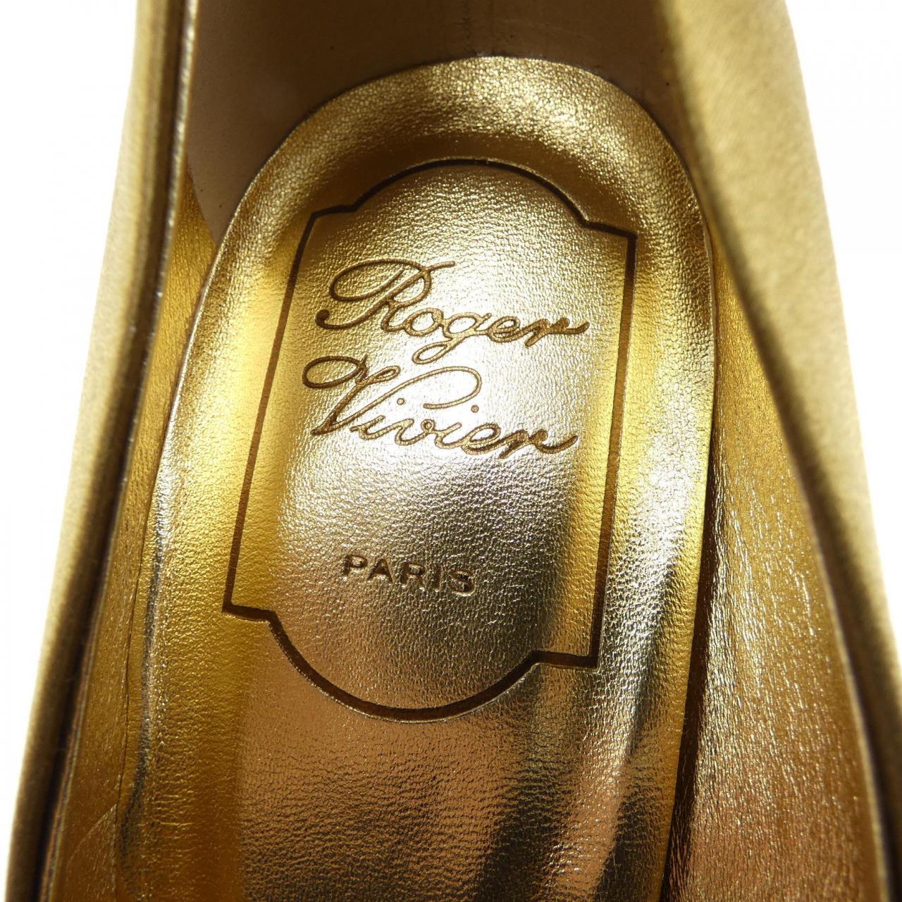 ロジェヴィヴィエ ROGER VIVIER パンプス