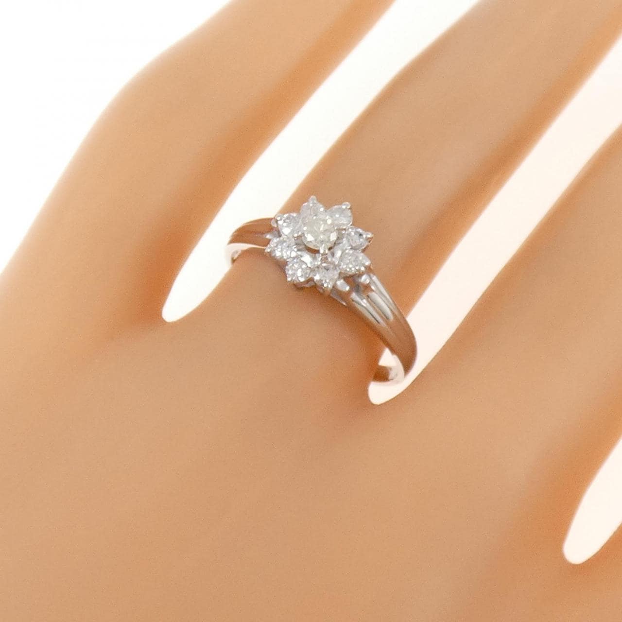 PT900 フラワー ダイヤモンド リング 0.30CT