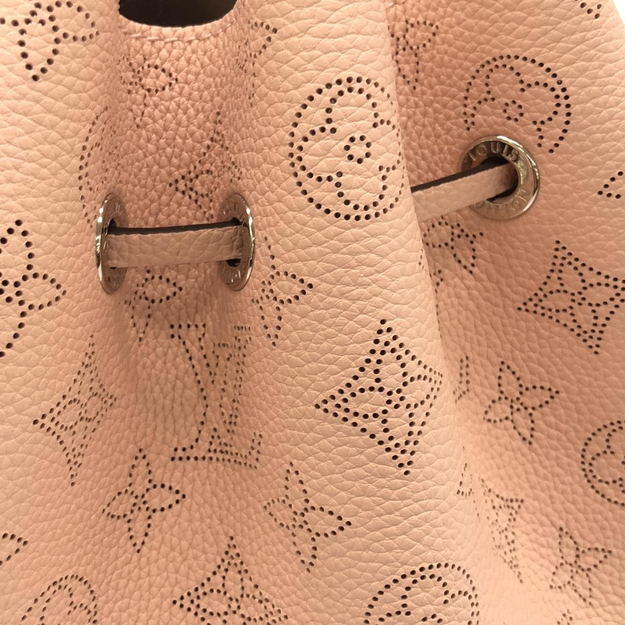 ルイヴィトン マヒナ ベラ M23195 ショルダーバッグ